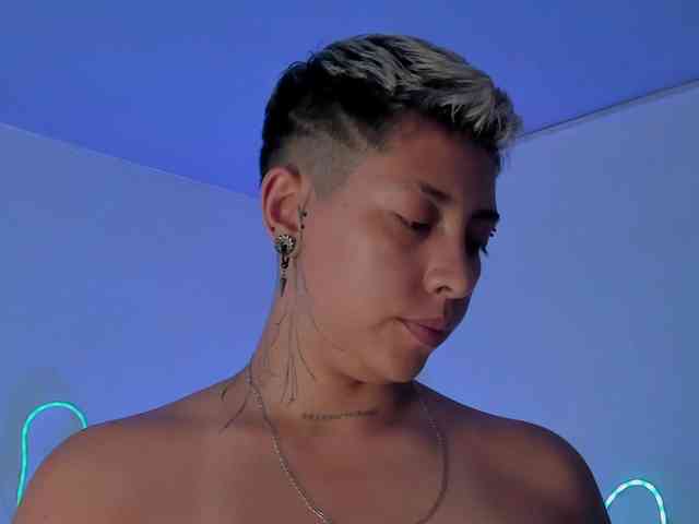Aleja1214 webcam