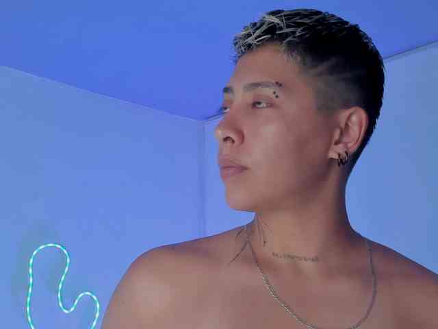 Aleja1214 webcam