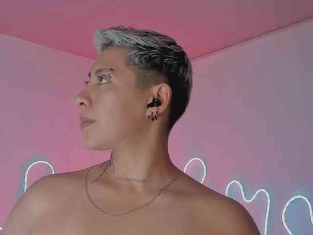 Aleja1214 webcam
