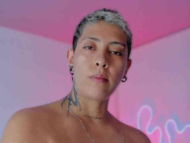 Aleja1214 webcam