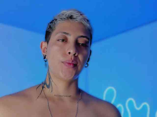Aleja1214 webcam