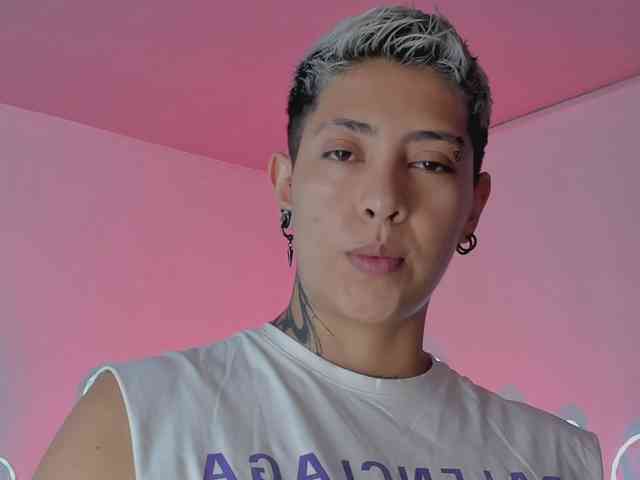 Aleja1214 webcam