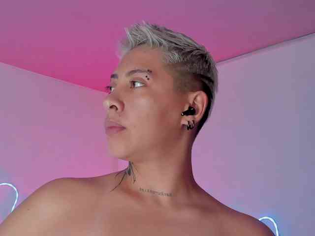 Aleja1214 webcam