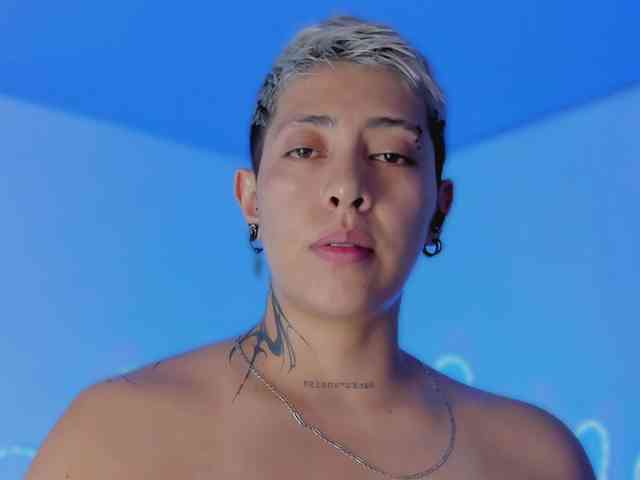 Aleja1214 webcam