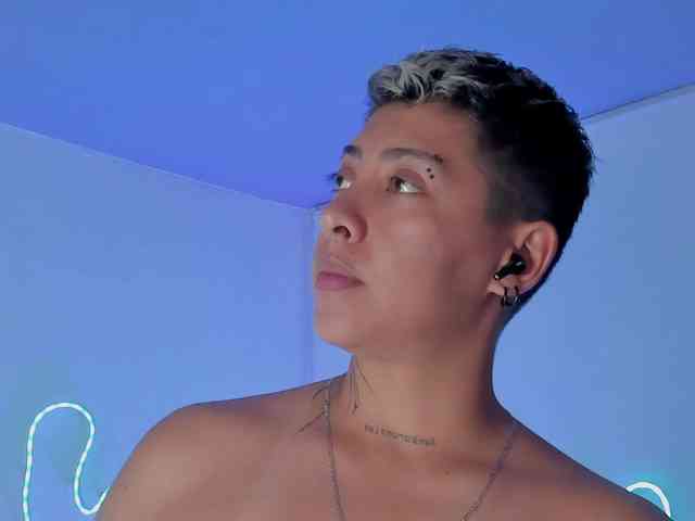 Aleja1214 webcam