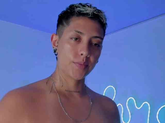Aleja1214 webcam