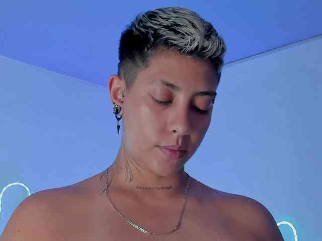Aleja1214 webcam