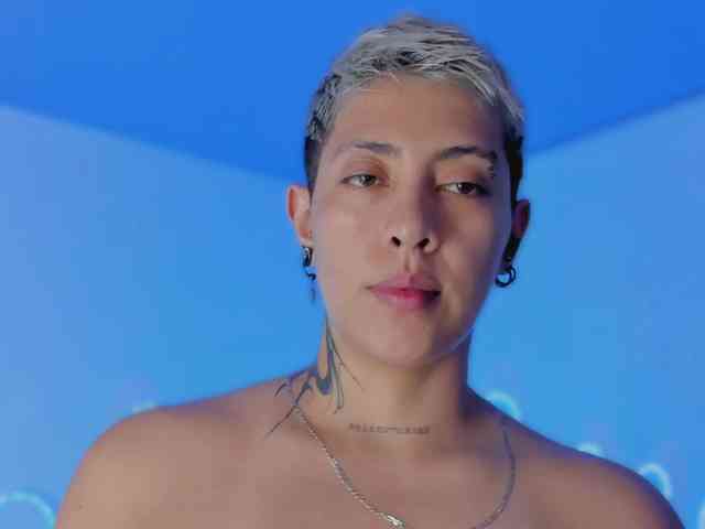 Aleja1214 webcam