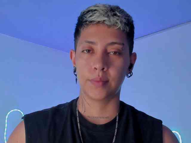 Aleja1214 webcam