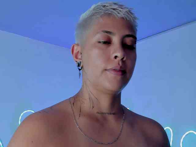 Aleja1214 webcam