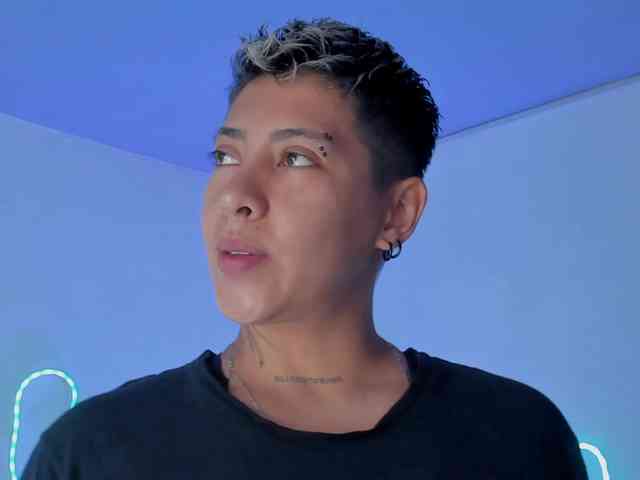 Aleja1214 webcam