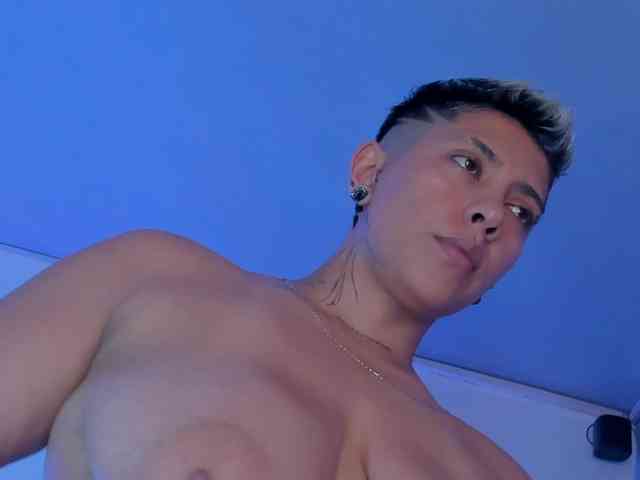 Aleja1214 webcam