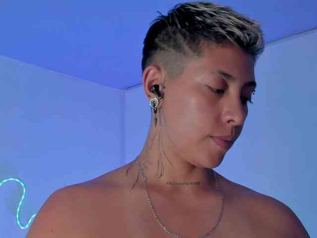 Aleja1214 webcam