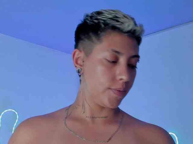 Aleja1214 webcam