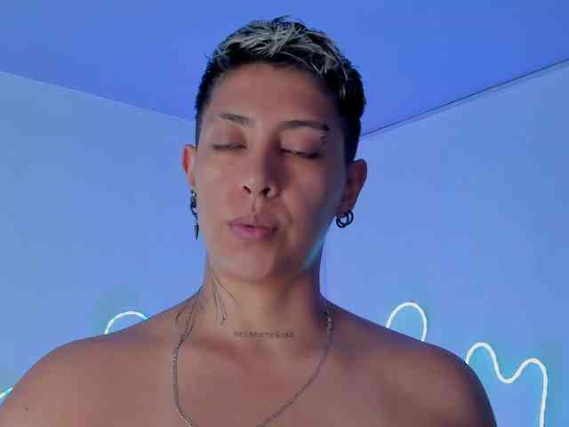 Aleja1214 webcam