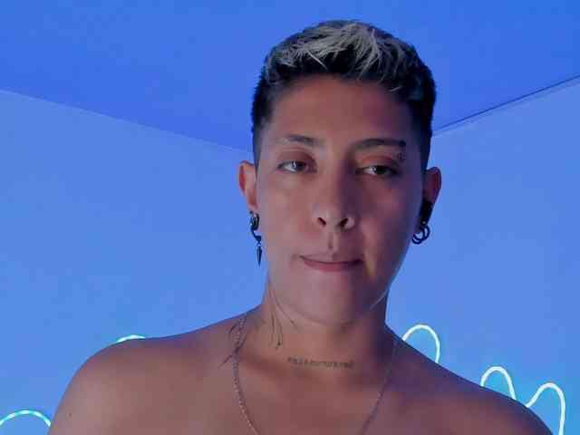 Aleja1214 webcam
