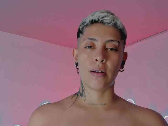 Aleja1214 webcam
