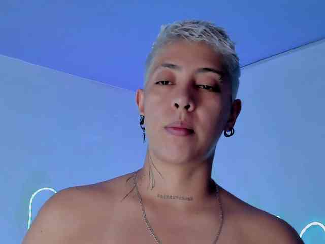 Aleja1214 webcam