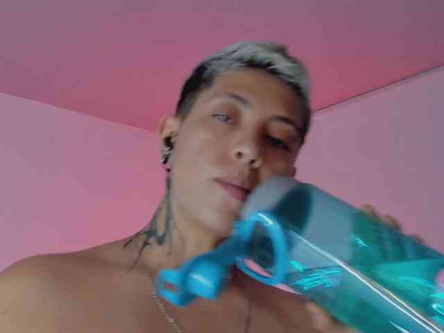 Aleja1214 webcam