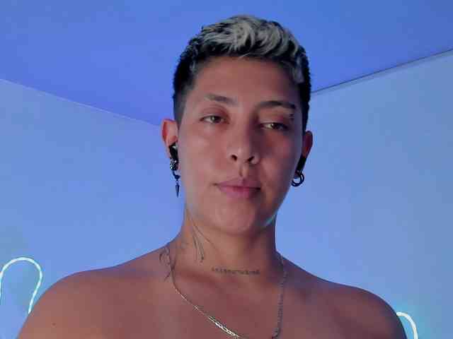 Aleja1214 webcam