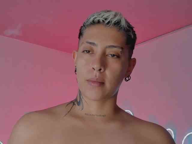 Aleja1214 webcam