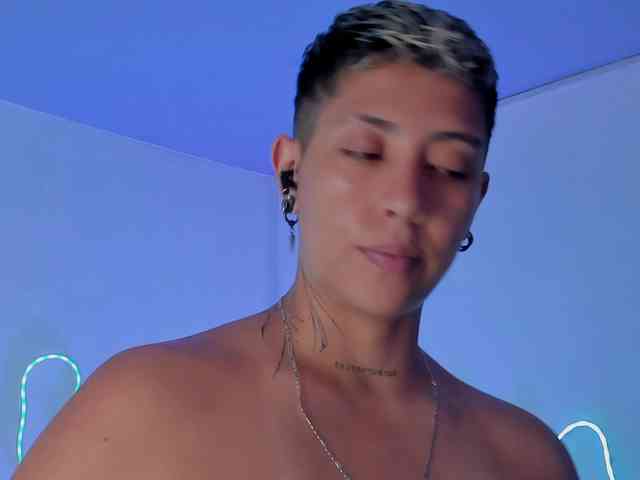 Aleja1214 webcam