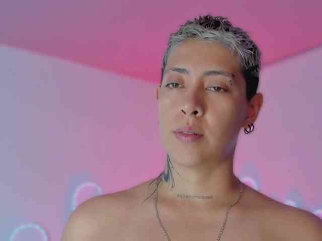 Aleja1214 webcam
