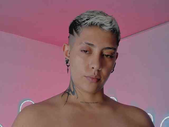 Aleja1214 webcam