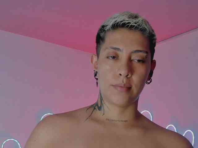 Aleja1214 webcam