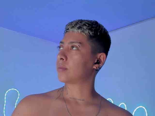 Aleja1214 webcam