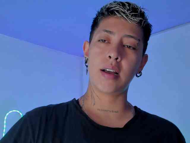 Aleja1214 webcam