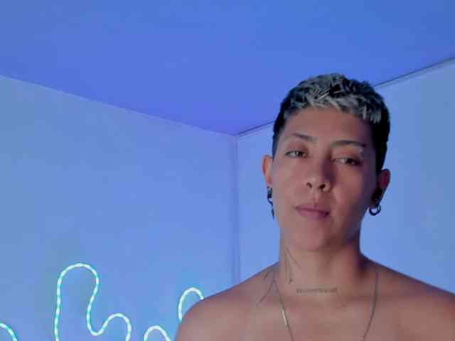 Aleja1214 webcam