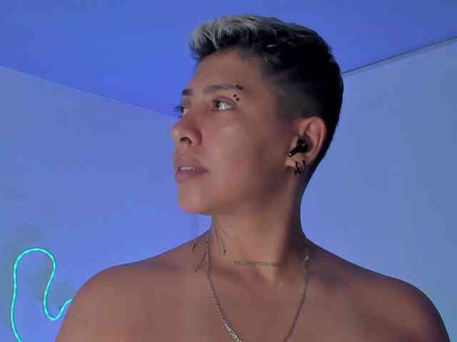 Aleja1214 webcam