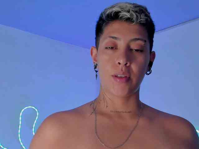 Aleja1214 webcam