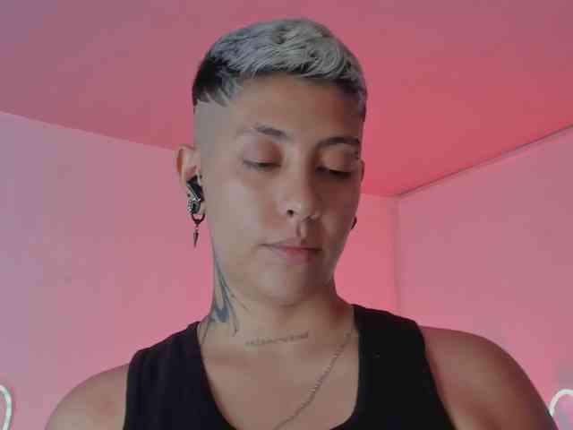 Aleja1214 webcam