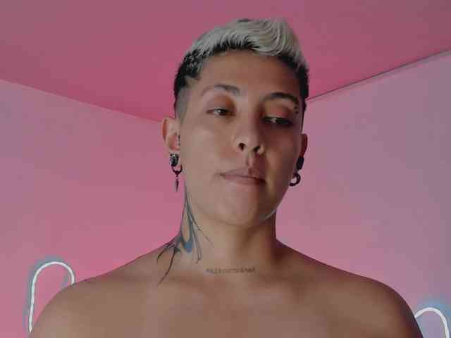 Aleja1214 webcam