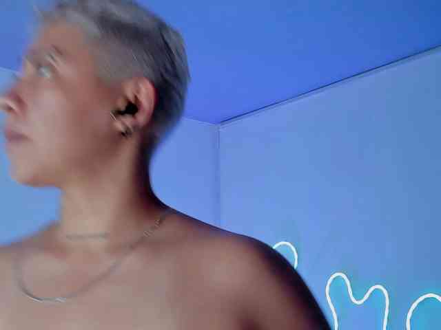 Aleja1214 webcam
