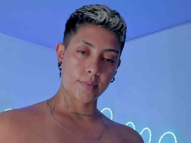 Aleja1214 webcam