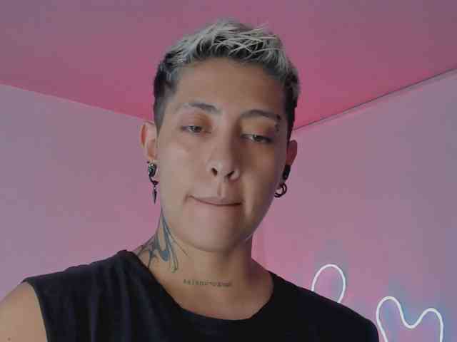 Aleja1214 webcam