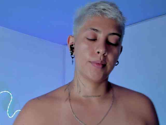 Aleja1214 webcam