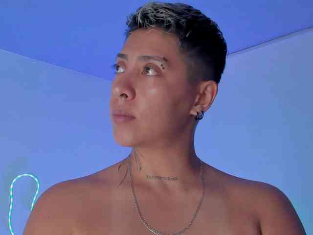 Aleja1214 webcam