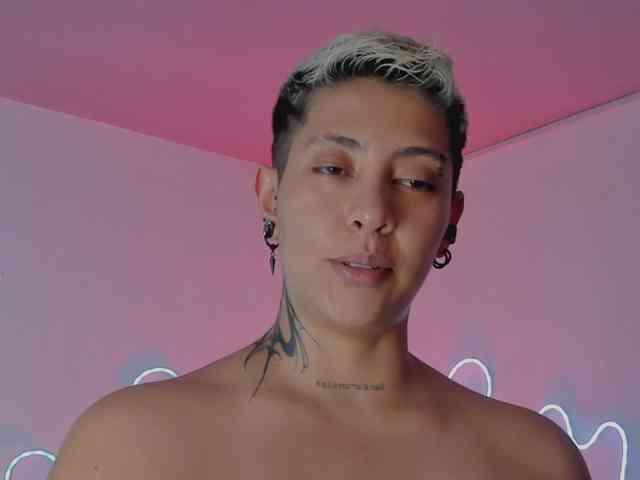 Aleja1214 webcam