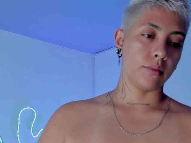 Aleja1214 webcam