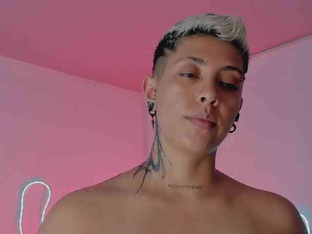 Aleja1214 webcam