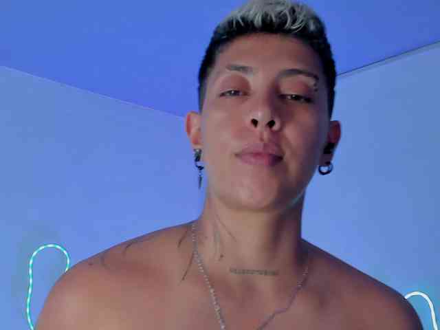 Aleja1214 webcam