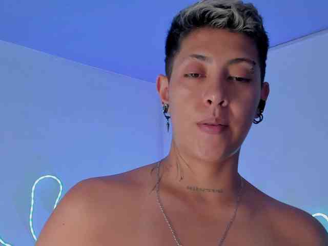 Aleja1214 webcam