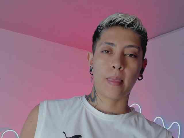 Aleja1214 webcam