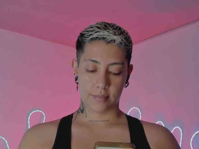 Aleja1214 webcam