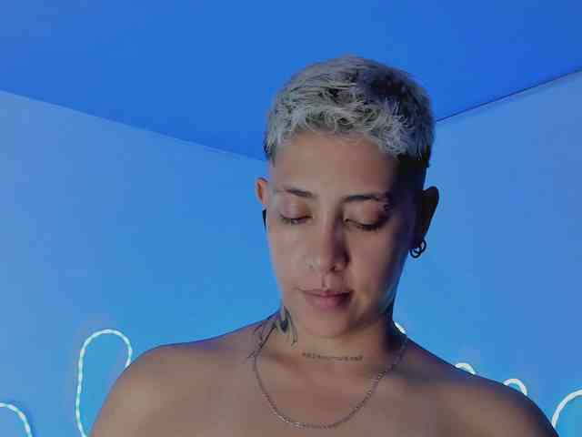 Aleja1214 webcam