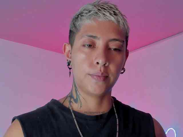 Aleja1214 webcam
